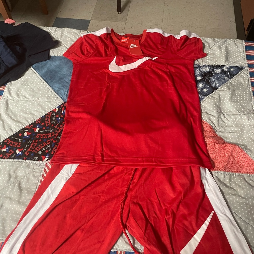 Nike shorts and shirt, choose color - Picture 3 of 3